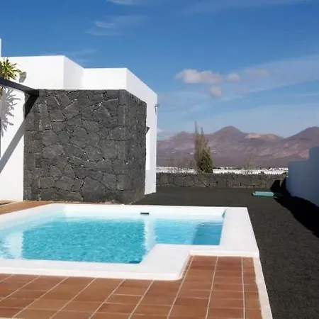 Villa Playa Blanca Sleeps 4 With Air Con And Wifi