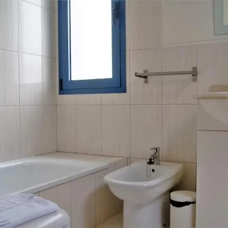 Playa Blanca Sleeps 4 With Air Con And Wifi Villa Playa Blanca (Lanzarote)
